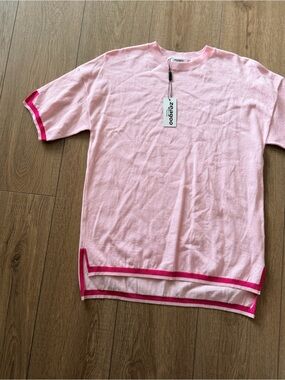 Light Pink Short Sleeve Knit Top with Hot Pink Trim